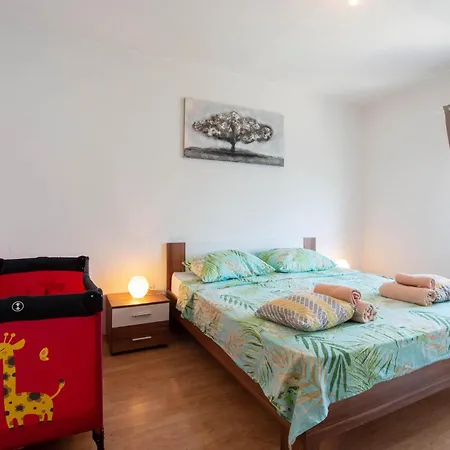 Amazing In With Jacuzzi Holiday home