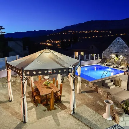 Amazing In With Jacuzzi Holiday home *