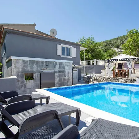 Amazing In With Jacuzzi *