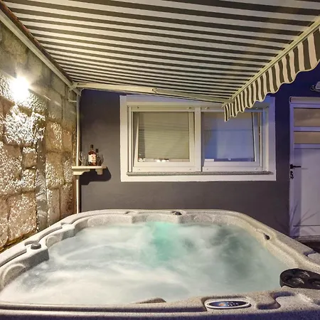 Amazing In With Jacuzzi Srinjine